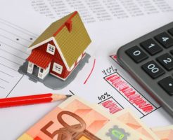 不動産の買取保証がお得か計算している画像