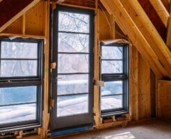 古い家の隙間を埋めて、快適な住空間に!すきま風・ホコリ・虫の侵入を防ぐ方法